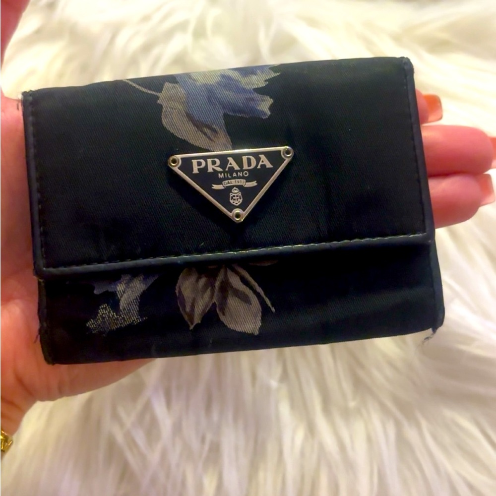 Authentic Prada Keyholder. - Picture 9 of 11